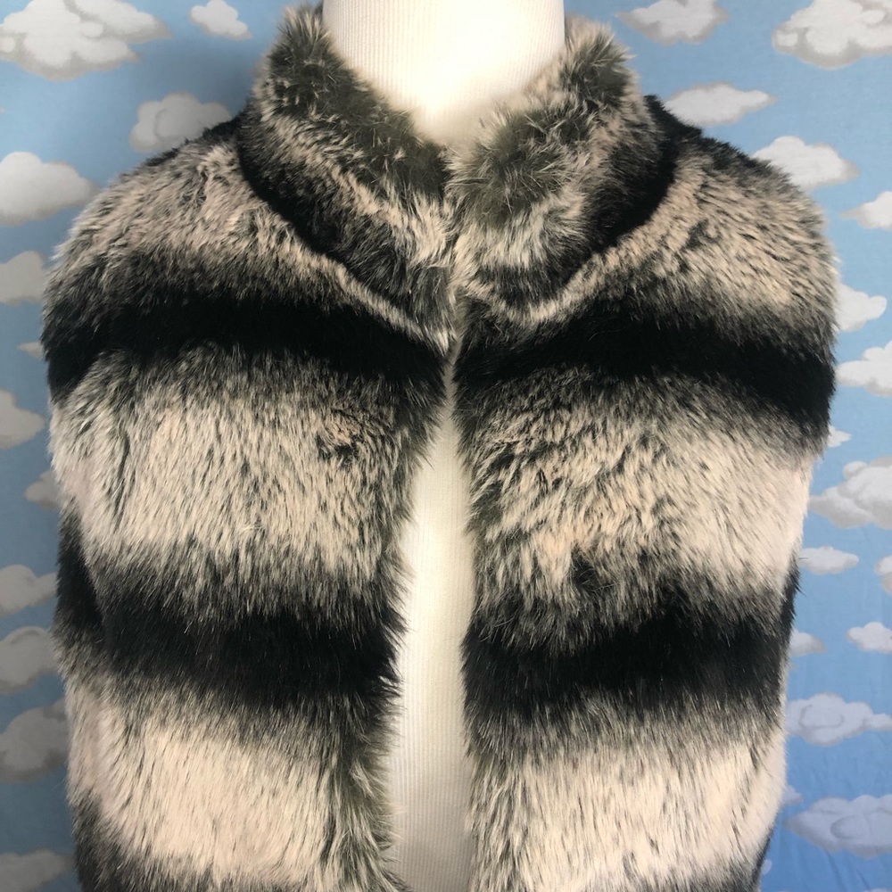 Rachel Zoe faux fur striped vest black and white Size XXS‎ - Picture 3 of 9
